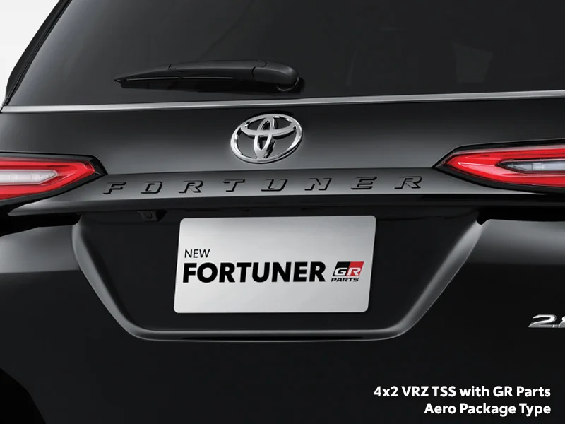 Fortuner — Tampilan Belakang