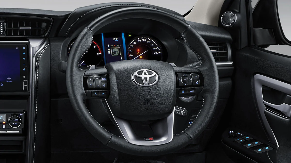 Fortuner — Setir GR Sport dengan Paddle Shift
