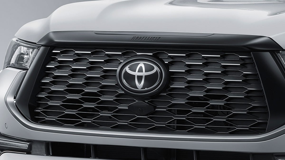 Innova Zenix — Grille Ornament Modellista