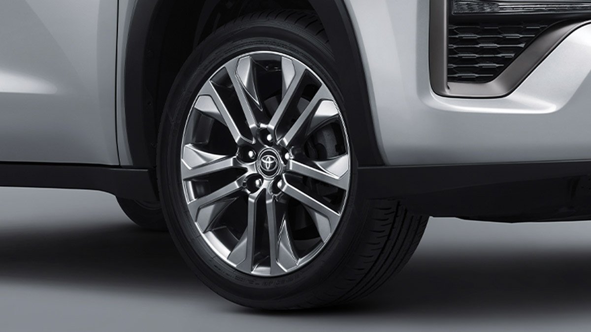 Innova Zenix — Fascinating 18 Alloy Wheel