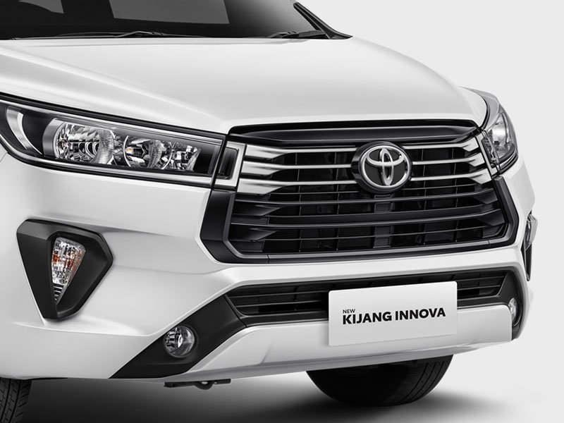 Kijang Innova — Tampak Depan