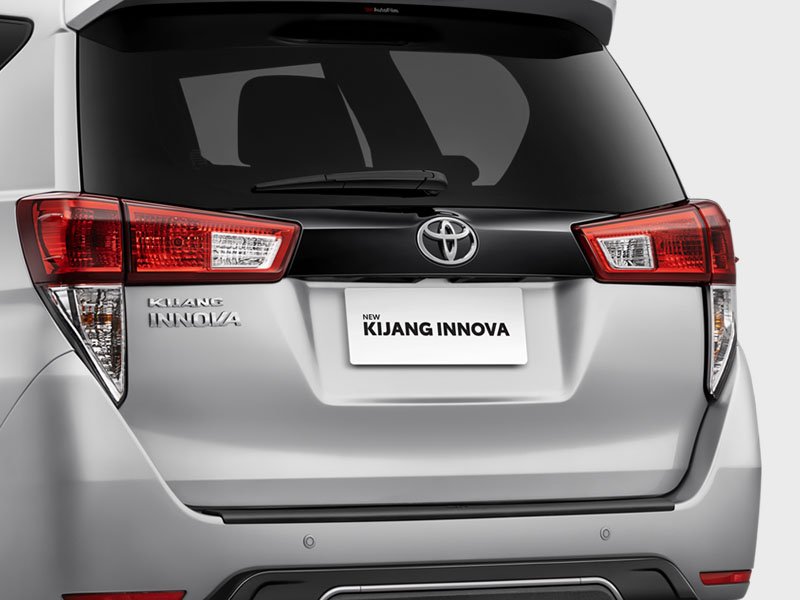 Kijang Innova — Tampilan Belakang