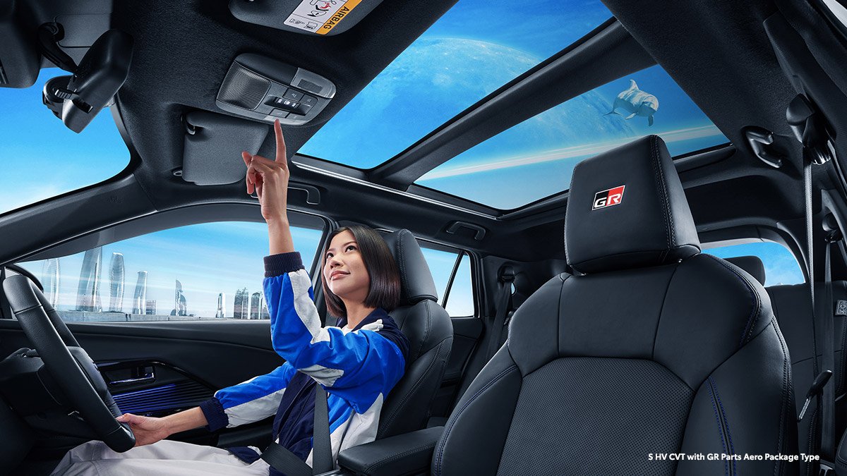 Yaris Cross — Fancy Panoramic Glass Roof with Power Sunshade