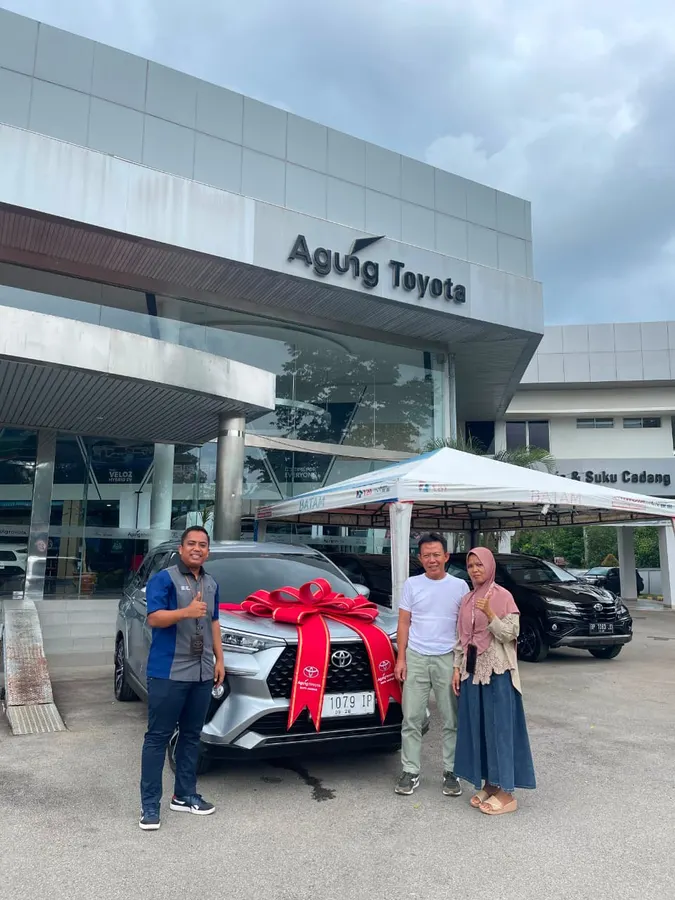 Serah terima unit Toyota bersama Pak Mintaria & Keluarga